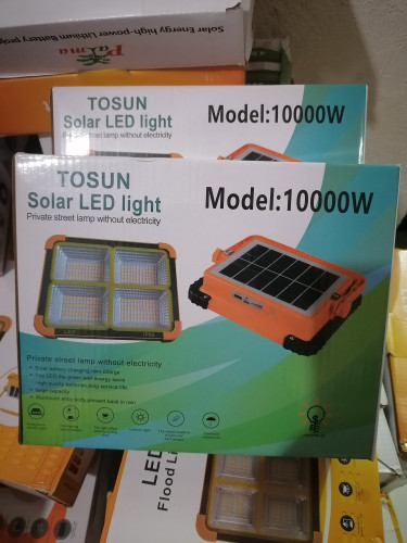 پروژکتور خورشیدی TOSUN | سولار ضدآب با پنل شارژی و پاوربانک پرقدرت LED سایز بزرگ