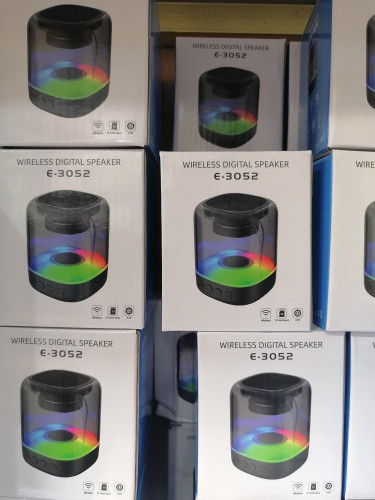 اسپیکر بلوتوثی قابل حمل با رقص نور RGB مدل E-3052